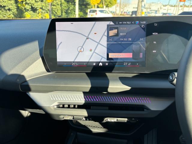 １シリーズ １２０ｄ　正規認定中古車　元試乗車　テクノロジー　純正ナビ　全周囲カメラ　ヘッドアップディスプレイ　シートヒーター　ＡＣＣ　アンビエントライト　ワイヤレス充電器　電動リアゲート　ＬＥＤヘッドライト（16枚目）