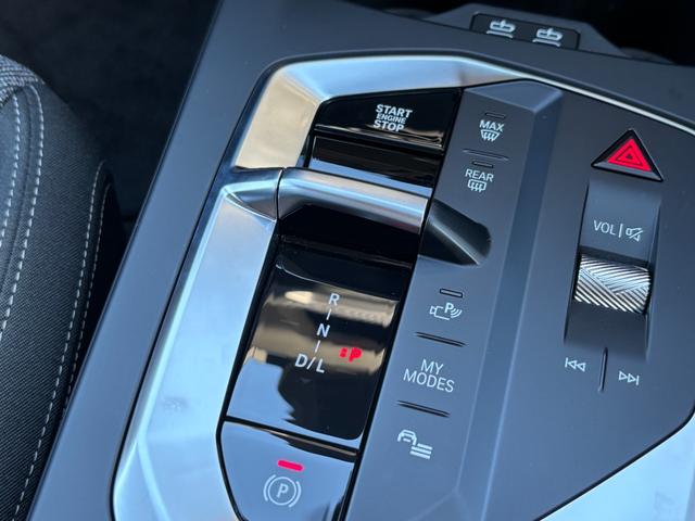 １シリーズ １２０ｄ　正規認定中古車　元試乗車　テクノロジー　純正ナビ　全周囲カメラ　ヘッドアップディスプレイ　シートヒーター　ＡＣＣ　アンビエントライト　ワイヤレス充電器　電動リアゲート　ＬＥＤヘッドライト（17枚目）