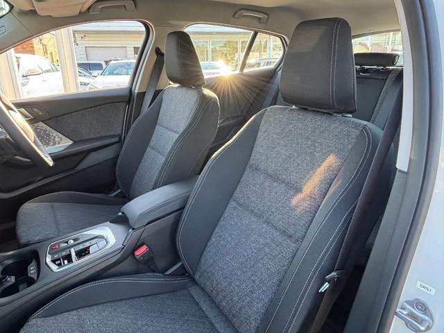 １シリーズ １２０ｄ　正規認定中古車　元試乗車　テクノロジー　純正ナビ　全周囲カメラ　ヘッドアップディスプレイ　シートヒーター　ＡＣＣ　アンビエントライト　ワイヤレス充電器　電動リアゲート　ＬＥＤヘッドライト（33枚目）