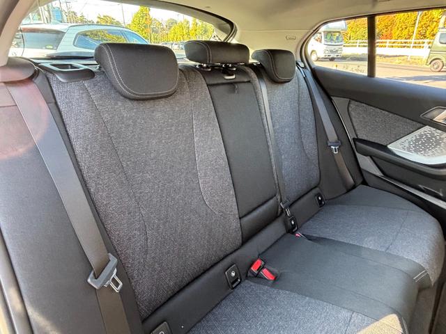 １シリーズ １２０ｄ　正規認定中古車　元試乗車　テクノロジー　純正ナビ　全周囲カメラ　ヘッドアップディスプレイ　シートヒーター　ＡＣＣ　アンビエントライト　ワイヤレス充電器　電動リアゲート　ＬＥＤヘッドライト（35枚目）