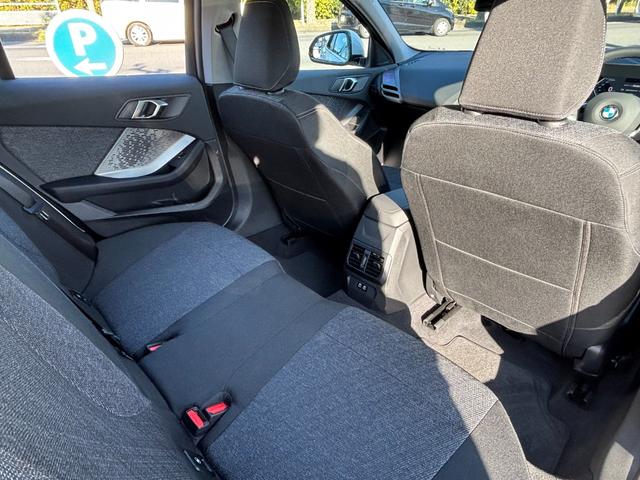 １シリーズ １２０ｄ　正規認定中古車　元試乗車　テクノロジー　純正ナビ　全周囲カメラ　ヘッドアップディスプレイ　シートヒーター　ＡＣＣ　アンビエントライト　ワイヤレス充電器　電動リアゲート　ＬＥＤヘッドライト（36枚目）