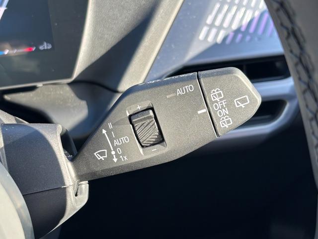 １シリーズ １２０ｄ　正規認定中古車　元試乗車　テクノロジー　純正ナビ　全周囲カメラ　ヘッドアップディスプレイ　シートヒーター　ＡＣＣ　アンビエントライト　ワイヤレス充電器　電動リアゲート　ＬＥＤヘッドライト（52枚目）