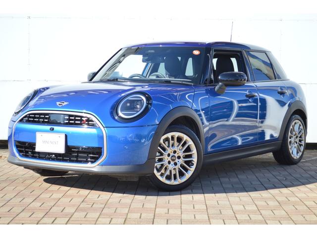 ＭＩＮＩ クーパーＳ　フェイバリット・トリム　正規認定中古車　元試乗車　マルチルーフ　Ｆａｖｏｕｒｅｄトリム　電動シート　ＨＫスピーカー　プライバシーガラス　全周囲カメラ　純正ナビ　マッサージシート　シートヒーター　ＡＣＣ　ヘッドアップＤ（7枚目）