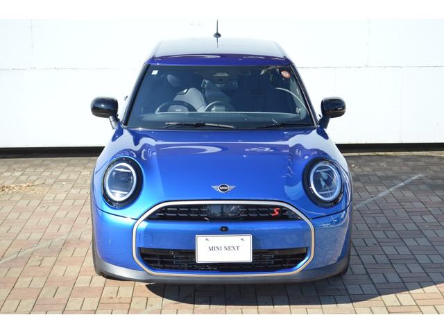 ＭＩＮＩ クーパーＳ　フェイバリット・トリム　正規認定中古車　元試乗車　マルチルーフ　Ｆａｖｏｕｒｅｄトリム　電動シート　ＨＫスピーカー　プライバシーガラス　全周囲カメラ　純正ナビ　マッサージシート　シートヒーター　ＡＣＣ　ヘッドアップＤ（10枚目）