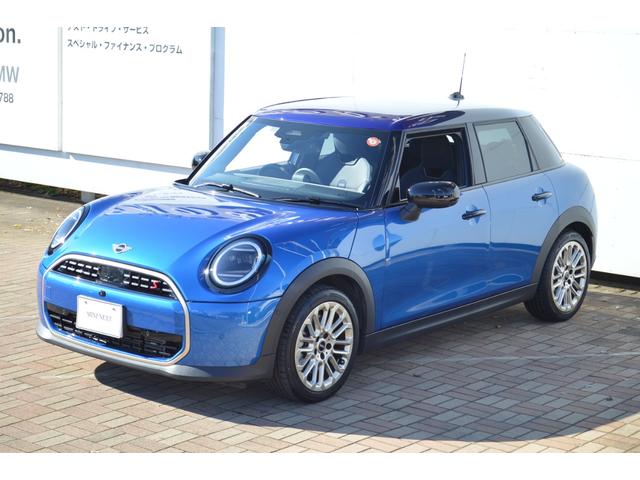 ＭＩＮＩ クーパーＳ　フェイバリット・トリム　正規認定中古車　元試乗車　マルチルーフ　Ｆａｖｏｕｒｅｄトリム　電動シート　ＨＫスピーカー　プライバシーガラス　全周囲カメラ　純正ナビ　マッサージシート　シートヒーター　ＡＣＣ　ヘッドアップＤ（11枚目）