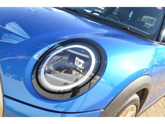 ＭＩＮＩ クーパーＳ　フェイバリット・トリム　正規認定中古車　元試乗車　マルチルーフ　Ｆａｖｏｕｒｅｄトリム　電動シート　ＨＫスピーカー　プライバシーガラス　全周囲カメラ　純正ナビ　マッサージシート　シートヒーター　ＡＣＣ　ヘッドアップＤ（21枚目）