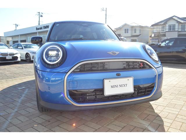 ＭＩＮＩ クーパーＳ　フェイバリット・トリム　正規認定中古車　元試乗車　マルチルーフ　Ｆａｖｏｕｒｅｄトリム　電動シート　ＨＫスピーカー　プライバシーガラス　全周囲カメラ　純正ナビ　マッサージシート　シートヒーター　ＡＣＣ　ヘッドアップＤ（22枚目）