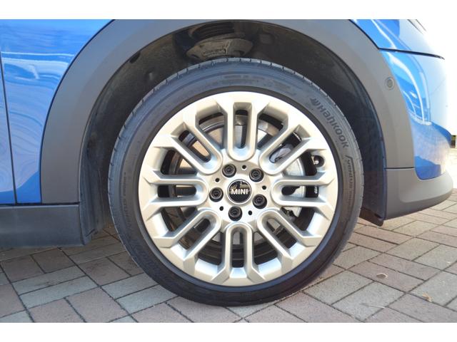 ＭＩＮＩ クーパーＳ　フェイバリット・トリム　正規認定中古車　元試乗車　マルチルーフ　Ｆａｖｏｕｒｅｄトリム　電動シート　ＨＫスピーカー　プライバシーガラス　全周囲カメラ　純正ナビ　マッサージシート　シートヒーター　ＡＣＣ　ヘッドアップＤ（25枚目）