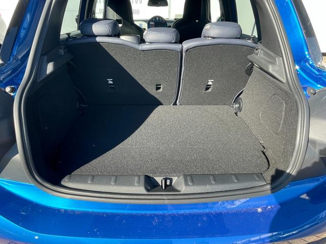 ＭＩＮＩ クーパーＳ　フェイバリット・トリム　正規認定中古車　元試乗車　マルチルーフ　Ｆａｖｏｕｒｅｄトリム　電動シート　ＨＫスピーカー　プライバシーガラス　全周囲カメラ　純正ナビ　マッサージシート　シートヒーター　ＡＣＣ　ヘッドアップＤ（36枚目）