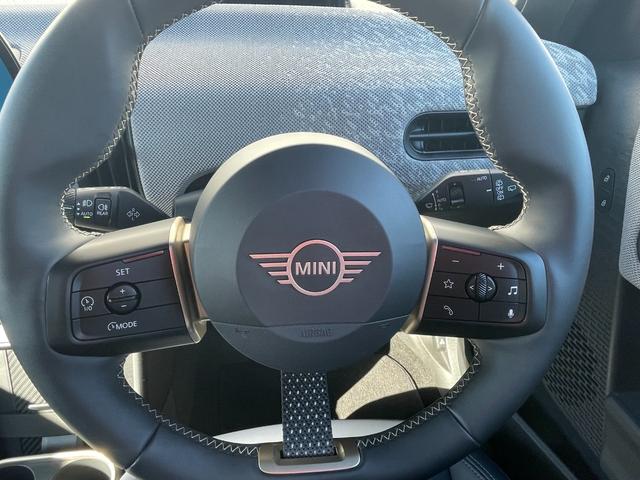 ＭＩＮＩ クーパーＳ　フェイバリット・トリム　正規認定中古車　元試乗車　マルチルーフ　Ｆａｖｏｕｒｅｄトリム　電動シート　ＨＫスピーカー　プライバシーガラス　全周囲カメラ　純正ナビ　マッサージシート　シートヒーター　ＡＣＣ　ヘッドアップＤ（46枚目）