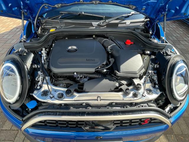 ＭＩＮＩ クーパーＳ　フェイバリット・トリム　正規認定中古車　元試乗車　マルチルーフ　Ｆａｖｏｕｒｅｄトリム　電動シート　ＨＫスピーカー　プライバシーガラス　全周囲カメラ　純正ナビ　マッサージシート　シートヒーター　ＡＣＣ　ヘッドアップＤ（76枚目）