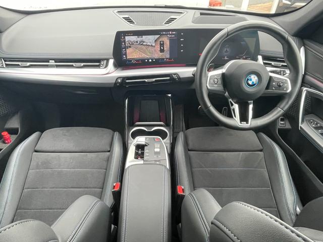 ｉＸ１ ｅＤｒｉｖｅ　２０　Ｍスポーツ　正規認定中古車　デモカー　ナビ　ＥＴＣ　全周囲カメラ　アダプティブサス　アダプティブＬＥＤ　ヘッドアップＤ　シートヒーター　プライバシーガラス　電動シート　ドライブレコーダー　カープレイ　アンドロイド（3枚目）