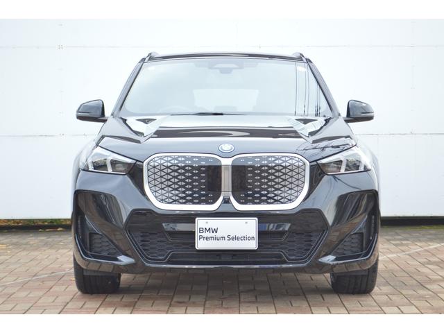 ｉＸ１ ｅＤｒｉｖｅ　２０　Ｍスポーツ　正規認定中古車　デモカー　ナビ　ＥＴＣ　全周囲カメラ　アダプティブサス　アダプティブＬＥＤ　ヘッドアップＤ　シートヒーター　プライバシーガラス　電動シート　ドライブレコーダー　カープレイ　アンドロイド（7枚目）