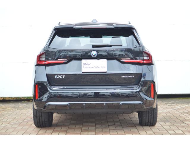 ｉＸ１ ｅＤｒｉｖｅ　２０　Ｍスポーツ　正規認定中古車　デモカー　ナビ　ＥＴＣ　全周囲カメラ　アダプティブサス　アダプティブＬＥＤ　ヘッドアップＤ　シートヒーター　プライバシーガラス　電動シート　ドライブレコーダー　カープレイ　アンドロイド（14枚目）