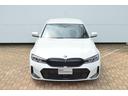 ３１８ｉ　Ｍスポーツ　エディションシャドー　正規認定中古車　デモカー　１オーナー　電動リアゲート　サンプロテクションガラス　シートヒーター　純正ナビ　タッチパネル　電動シート　ヘッドアップディスプレイ　全周囲カメラ　前後ソナーセンサー　キーレス（9枚目）