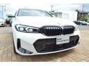 ３１８ｉ　Ｍスポーツ　エディションシャドー　正規認定中古車　デモカー　１オーナー　電動リアゲート　サンプロテクションガラス　シートヒーター　純正ナビ　タッチパネル　電動シート　ヘッドアップディスプレイ　全周囲カメラ　前後ソナーセンサー　キーレス（19枚目）