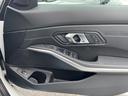 ３１８ｉ　Ｍスポーツ　エディションシャドー　正規認定中古車　デモカー　１オーナー　電動リアゲート　サンプロテクションガラス　シートヒーター　純正ナビ　タッチパネル　電動シート　ヘッドアップディスプレイ　全周囲カメラ　前後ソナーセンサー　キーレス（61枚目）