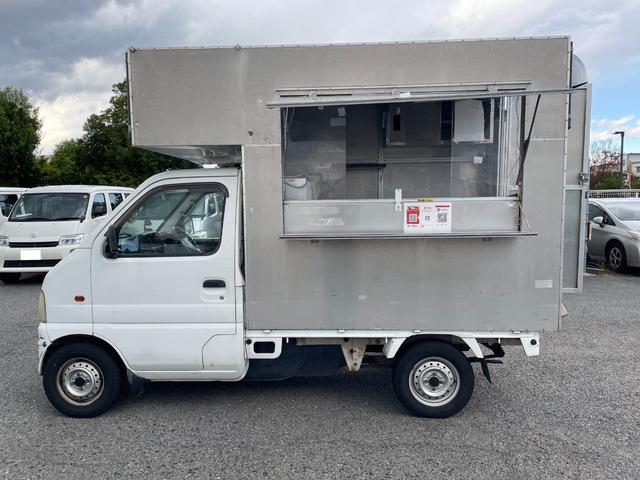 キャリイトラック ＫＵスペシャル　キッチンカー、移動販売車、フードトラック、アルミボディ、３枚扉コールドテーブル、冷凍ストッカー、シンク、棚、水洗いＯＫ、８ナンバー構造変更可、エアコン、パートタイム４ＷＤ、（6枚目）