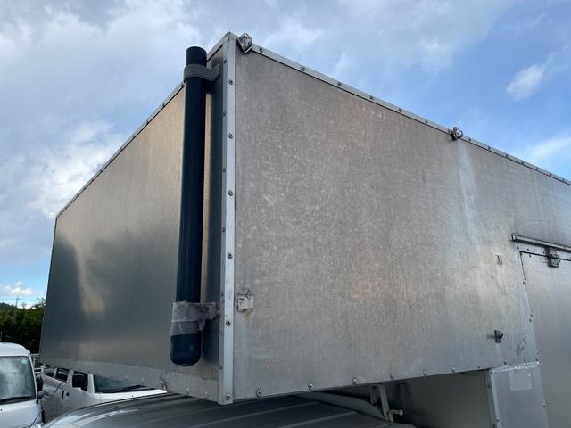 キャリイトラック ＫＵスペシャル　キッチンカー、移動販売車、フードトラック、アルミボディ、３枚扉コールドテーブル、冷凍ストッカー、シンク、棚、水洗いＯＫ、８ナンバー構造変更可、エアコン、パートタイム４ＷＤ、（7枚目）