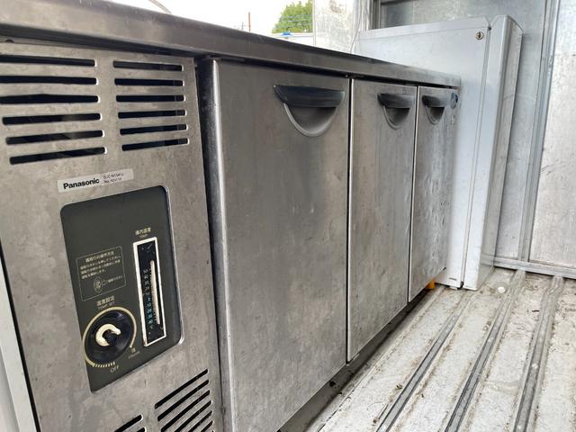 キャリイトラック ＫＵスペシャル　キッチンカー、移動販売車、フードトラック、アルミボディ、３枚扉コールドテーブル、冷凍ストッカー、シンク、棚、水洗いＯＫ、８ナンバー構造変更可、エアコン、パートタイム４ＷＤ、（9枚目）