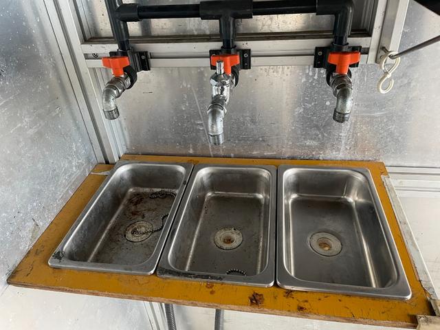 キャリイトラック ＫＵスペシャル　キッチンカー、移動販売車、フードトラック、アルミボディ、３枚扉コールドテーブル、冷凍ストッカー、シンク、棚、水洗いＯＫ、８ナンバー構造変更可、エアコン、パートタイム４ＷＤ、（14枚目）