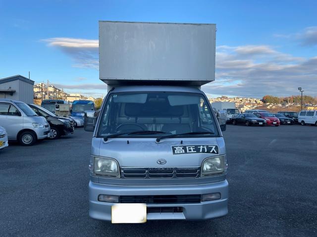 ハイゼットトラック 　キッチンカー、移動販売車、フードトラック、アルミボディ、２枚扉コールドテーブル、シンク、棚、水洗いＯＫ、８ナンバー構造変更可、ソーラーパネル搭載（2枚目）