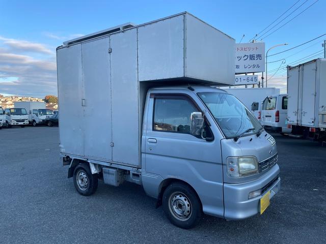 ハイゼットトラック 　キッチンカー、移動販売車、フードトラック、アルミボディ、２枚扉コールドテーブル、シンク、棚、水洗いＯＫ、８ナンバー構造変更可、ソーラーパネル搭載（5枚目）