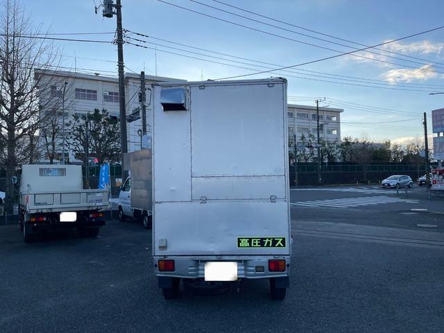 ハイゼットトラック 　キッチンカー、移動販売車、フードトラック、アルミボディ、２枚扉コールドテーブル、シンク、棚、水洗いＯＫ、８ナンバー構造変更可、ソーラーパネル搭載（6枚目）