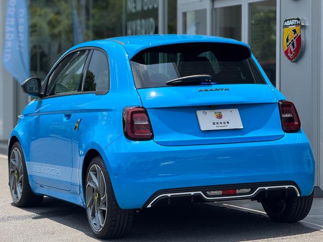 アバルト５００ｅ スコーピオニッシマ　ハッチバック　正規認定中古車　限定車　６０台限定カラー　ワンオーナー　ＴＶチューナー（2枚目）