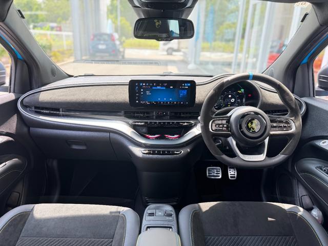 アバルト５００ｅ スコーピオニッシマ　ハッチバック　正規認定中古車　限定車　６０台限定カラー　ワンオーナー　ＴＶチューナー（6枚目）