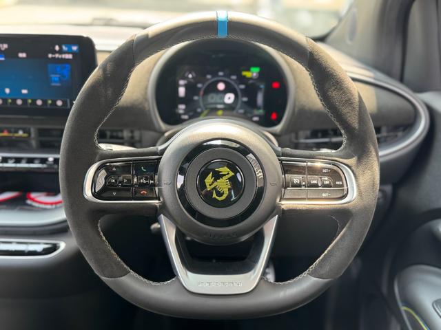 アバルト５００ｅ スコーピオニッシマ　ハッチバック　正規認定中古車　限定車　６０台限定カラー　ワンオーナー　ＴＶチューナー（10枚目）