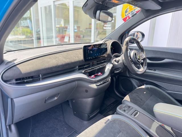 アバルト５００ｅ スコーピオニッシマ　ハッチバック　正規認定中古車　限定車　６０台限定カラー　ワンオーナー　ＴＶチューナー（13枚目）