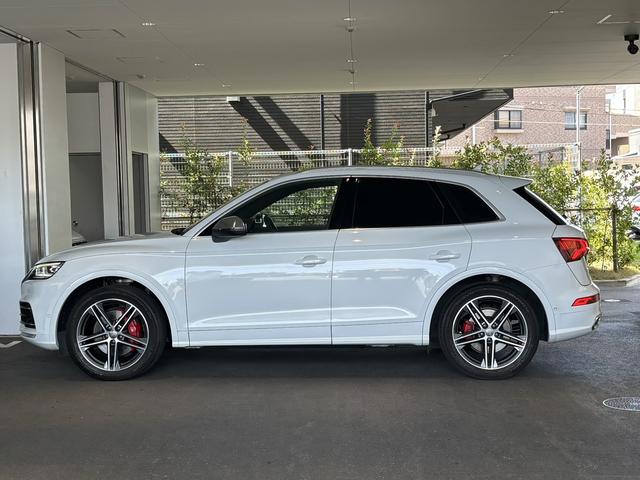 ＳＱ５ ベースグレード　４ＷＤ　メモリーナビ　バックカメラ　革シート　フルセグ　全周囲カメラ　電動リアゲート　シートヒーター　オートクルーズコントロール　ターボ　アイドリングストップ　オートマチックハイビーム　オートライト（3枚目）