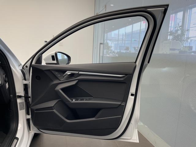 A3 スポーツバック30TFSIアドバンスド コンビニエンス&アシスタンスパッケージ MMiナビゲーション スマートフォンインターフェース バックカメラ アダプティブクルーズコントロール 17インチタイヤ アドバンスド(14枚目)