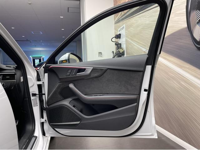 Ｓ４アバント ベースグレード　ダイナミックステアリング　ｂａｎｇ＆ｏｌｕｆｓｅｎ　リアスポーツデフ　Ｓスポーツシート　マトリクスＬＥＤヘッドライト　セーフティパッケーシ　プライバシーガラス（20枚目）