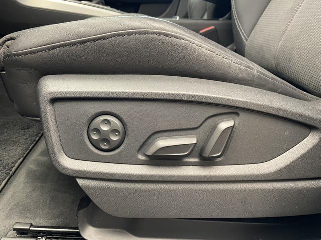 Ｑ５ ４０ＴＤＩクワトロ　スポーツ　アドバンストキー　衝突被害軽減システム　オートハイビーム　メモリーナビ　レーンアシスト　ハーフレザー　ＰＷシート　ＢＴオーディオ　オートクルーズコントロール　オートテールゲート　パークソナー（23枚目）