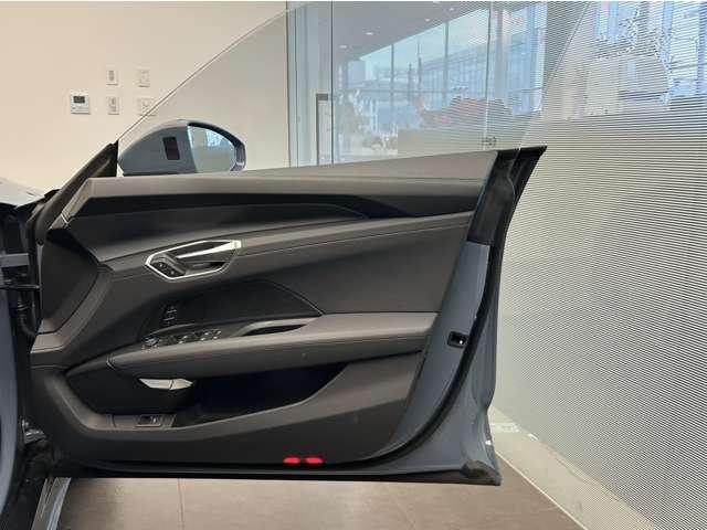 e-トロンGTクワトロ ベースグレード エレクトリック4ドアグランツーリスモ マトリックスLEDヘッドライト アウディバーチャルコックピット MMIナビゲーションプラス アウディプレセンスセーフティシステム アダプティブクルーズコントロール(29枚目)