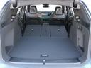 後部座席は折り畳み式ですので、長い荷物も楽々収納可能です。