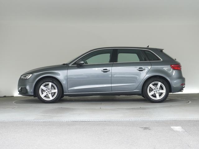 Ａ３ スポーツバック３０ＴＦＳＩ　認定中古車　アシスタンスパッケージ　ＬＥＤヘッドライト　ＭＭＩナビゲーションシステム　ＨＤＤナビ　ＥＴＣ　衝突被害軽減ブレーキ　アダプティブクルーズコントロール　障害物センサー　レーンキープアシスト（3枚目）