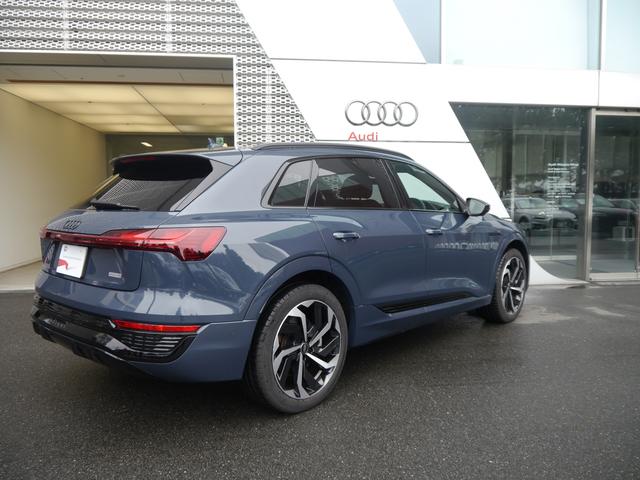 Ｑ８ ｅ－トロン ５５ｅ－トロンクワトロ　Ｓライン　認定中古車　２１インチＡＷ　ブラックスタイリングパッケージ　サイレンスパッケージ　インテリアパッケージ　４ＷＤ　メモリーナビ　ＥＴＣ　衝突被害軽減ブレーキ　アダプティブクルーズコントロール　電動シート（4枚目）
