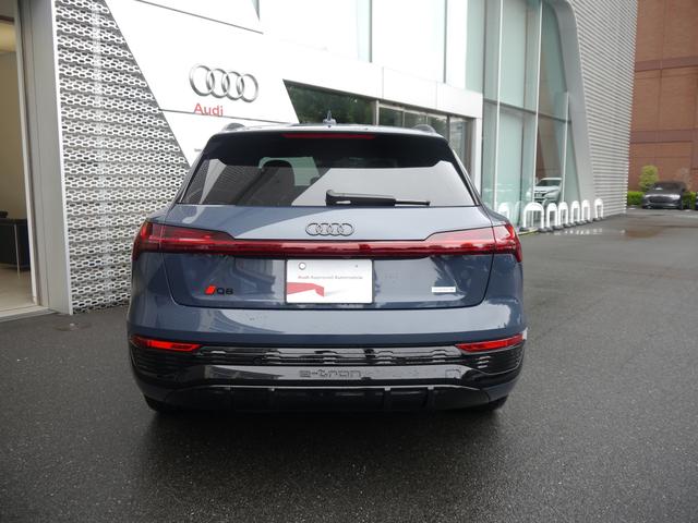 Ｑ８ ｅ－トロン ５５ｅ－トロンクワトロ　Ｓライン　認定中古車　２１インチＡＷ　ブラックスタイリングパッケージ　サイレンスパッケージ　インテリアパッケージ　４ＷＤ　メモリーナビ　ＥＴＣ　衝突被害軽減ブレーキ　アダプティブクルーズコントロール　電動シート（5枚目）
