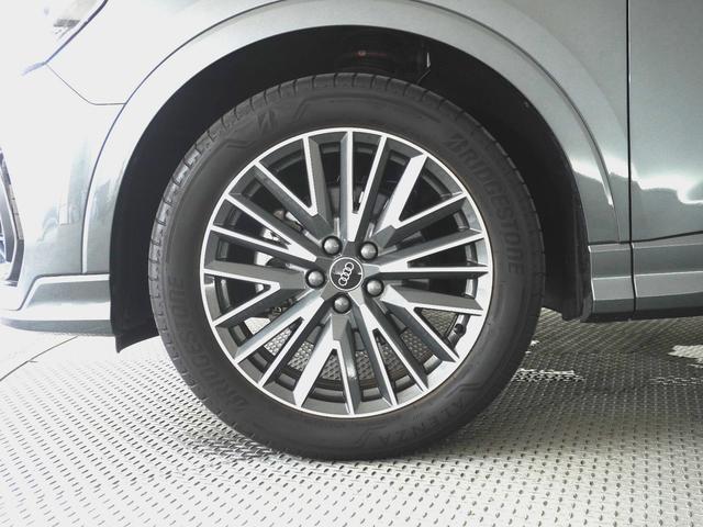 Ｑ３ ３５ＴＦＳＩ　Ｓライン　認定中古車　ブラックスタイリングパッケージ　プライバシーガラス　スマートフォンインターフェイス　コンビニエンスパッケージ＆アシスタンスパッケージ　プラスパッケージ　メモリーナビ　ＥＴＣ　障害物センサー（7枚目）