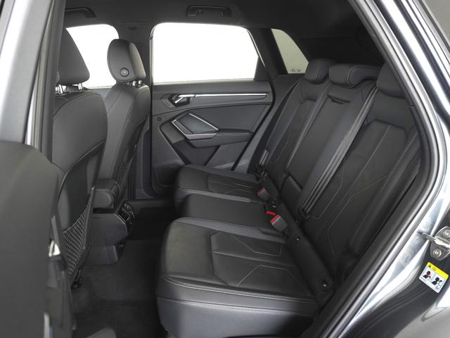 Ｑ３ ３５ＴＦＳＩ　Ｓライン　認定中古車　ブラックスタイリングパッケージ　プライバシーガラス　スマートフォンインターフェイス　コンビニエンスパッケージ＆アシスタンスパッケージ　プラスパッケージ　メモリーナビ　ＥＴＣ　障害物センサー（9枚目）