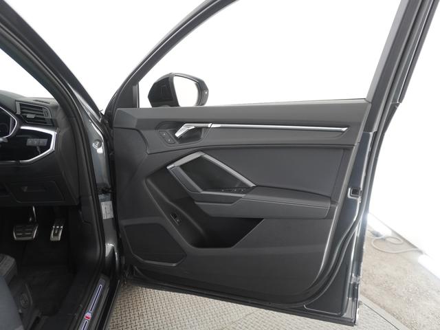 Ｑ３ ３５ＴＦＳＩ　Ｓライン　認定中古車　ブラックスタイリングパッケージ　プライバシーガラス　スマートフォンインターフェイス　コンビニエンスパッケージ＆アシスタンスパッケージ　プラスパッケージ　メモリーナビ　ＥＴＣ　障害物センサー（14枚目）