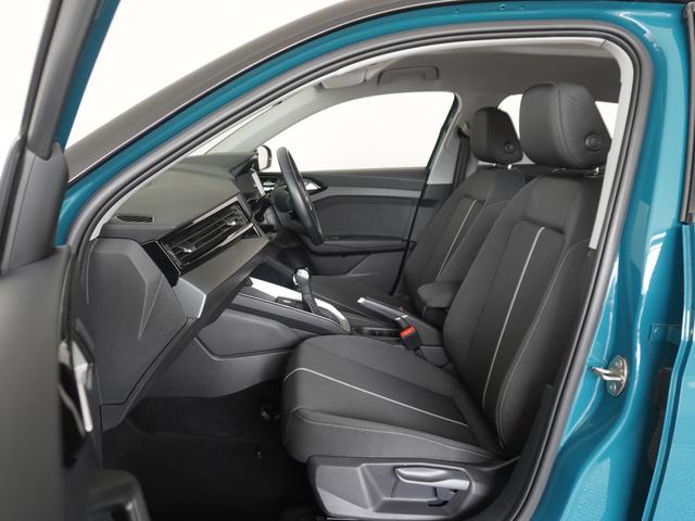 Ａ１スポーツバック ２５ＴＦＳＩ　アドバンスド　認定中古車　ＴＶチューナー　アシスタンスパッケージ　コンフォートパッケージ　コンビニエンスパッケージ　センターアームレスト（フロント）　ナビゲーションパッケージ（8枚目）