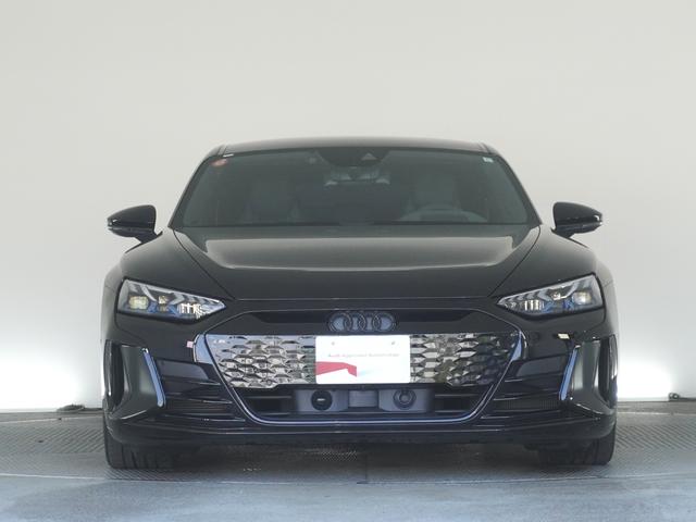 ＲＳ ｅ－トロンＧＴ ベースグレード　認定中古車　テクノロジーパッケージ　ダイナミックパッケージプラス　エクステリアミラーハウジングブラック（2枚目）