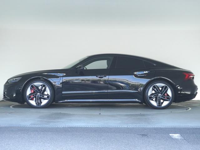 ＲＳ ｅ－トロンＧＴ ベースグレード　認定中古車　テクノロジーパッケージ　ダイナミックパッケージプラス　エクステリアミラーハウジングブラック（3枚目）