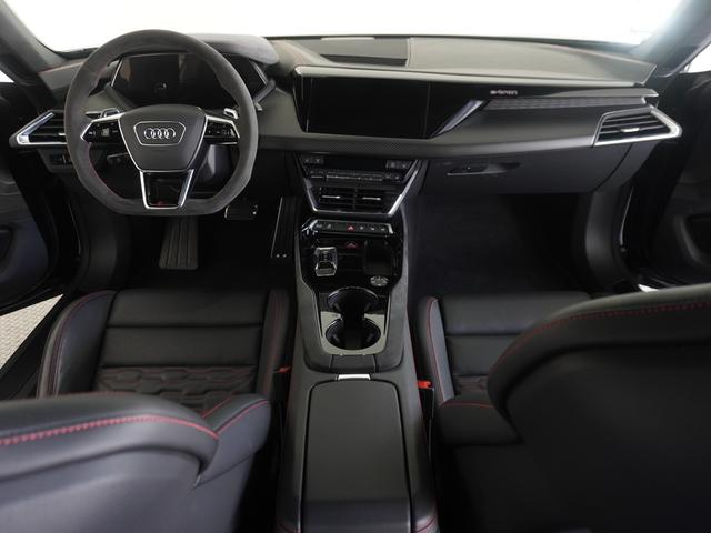 ＲＳ ｅ－トロンＧＴ ベースグレード　認定中古車　テクノロジーパッケージ　ダイナミックパッケージプラス　エクステリアミラーハウジングブラック（6枚目）
