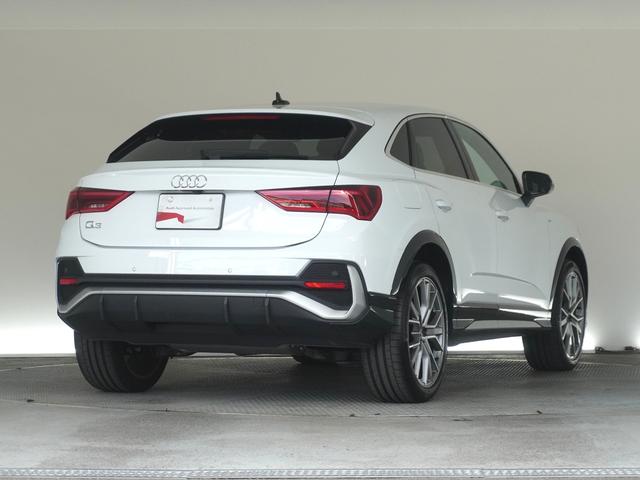 Ｑ３スポーツバック ３５ＴＦＳＩ　Ｓライン　認定中古車　コンビニエンスパッケージ＆アシスタンスパッケージ　プライバシーガラス（4枚目）