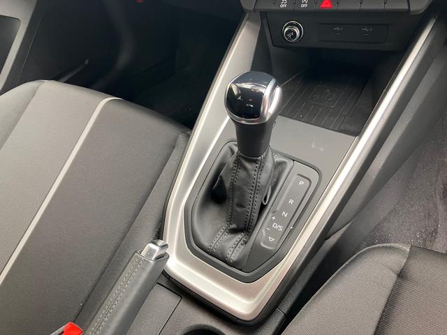 A1スポーツバック 25TFSI アドバンスド 認定中古車 ナビゲーションパッケージ コントラストルーフ スマートフォンインターフェイス ACC レーンアシスト ETC 衝突被害軽減ブレーキ LEDヘッドライト アルミホイール 禁煙車(10枚目)